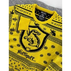 BoxLunch Harry Potter Sweater Mens SM Yellow Hufflepuff Crest Holiday Knit